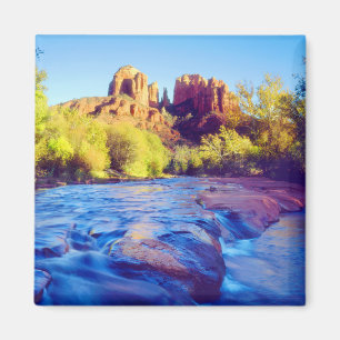 Cathedral Rock reflecterend in Oak Creek, Arizona Magneet