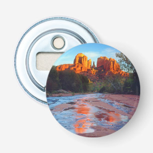 Cathedral Rock weerspiegeld in Oak Creek bij zonso Button Flesopener