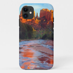 Cathedral Rock weerspiegeld in Oak Creek bij zonso Case-Mate iPhone Case