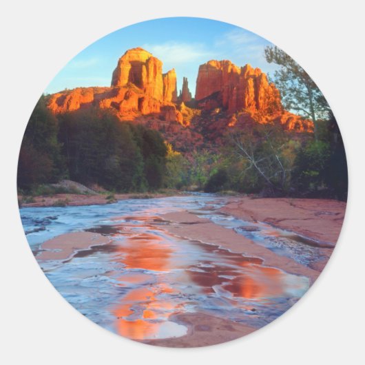 Cathedral Rock weerspiegeld in Oak Creek bij zonso Ronde Sticker (Voorkant)