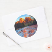 Cathedral Rock weerspiegeld in Oak Creek bij zonso Ronde Sticker (Envelop)