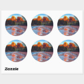 Cathedral Rock weerspiegeld in Oak Creek bij zonso Ronde Sticker (Vel)