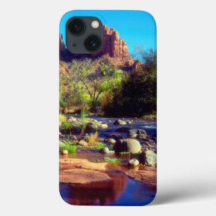 Cathedral Rock weerspiegeld in Oak Creek iPhone 13 Hoesje