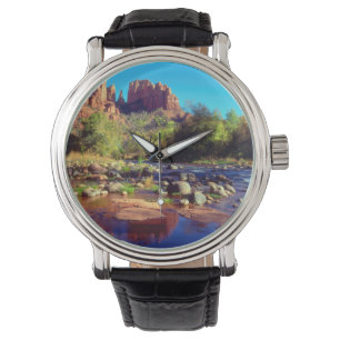 Cathedral Rock weerspiegeld in Oak Creek Horloge