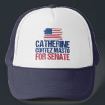 Catherine Cortez Masto voor de verkiezing van de S Trucker Pet<br><div class="desc">Catherine Cortez Masto voor de Amerikaanse Senaat. Een Nevada-democratisch politiek pet met de Amerikaanse vlag in rood,  wit en blauw. Stemming voor de senator van Cortez-Masto tijdens de tussentijdse verkiezingen van 2022.</div>