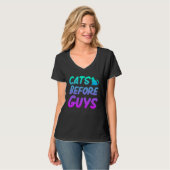 Cats Before Guys Cats Motif Cat Mom T-shirt (Voorkant volledig)