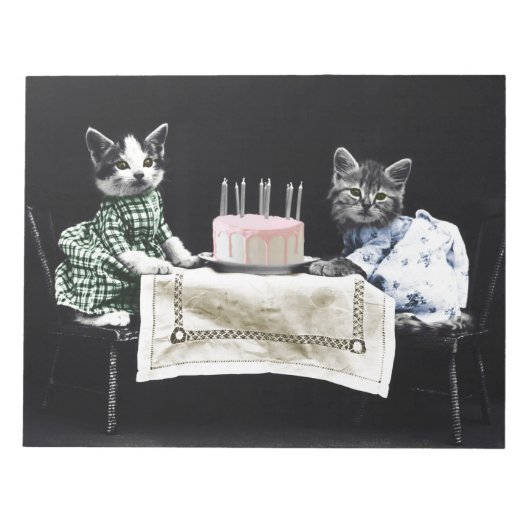 Cats celebrating a birthday with cake and candles notitieblok (Voorkant)
