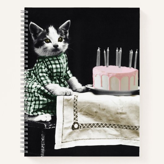 Cats celebrating a birthday with cake and candles notitieboek (Voorkant)