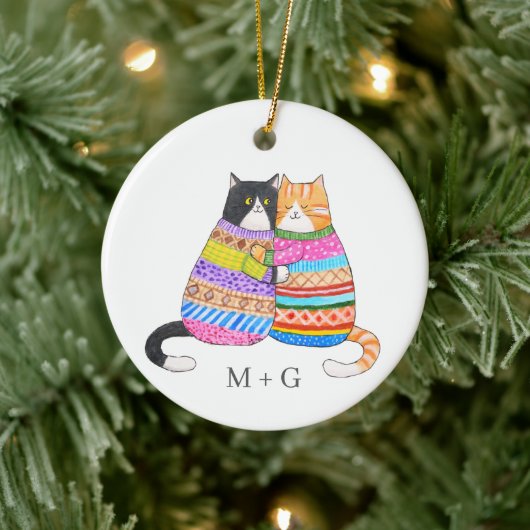 Cats in Sweater Snuggling Couple Custom Christmas Keramisch Ornament (Boom)