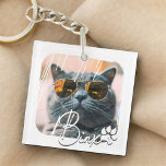 Cat's Modern Simple Cool Grunge Naam en foto Sleutelhanger<br><div class="desc">Dit eenvoudige en moderne ontwerp is samengesteld uit moderne eenvoudige speelse scripttypografie. Voeg een aangepaste foto van uw kat of kitten toe</div>