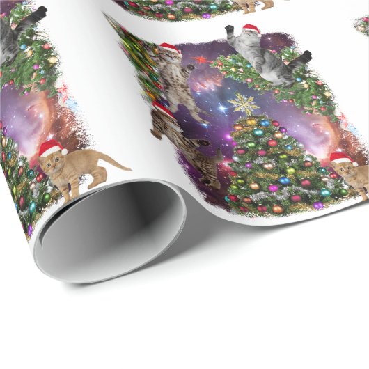 cats wearing Santa hats, with Christmas trees  Cadeaupapier (Rol Hoek)