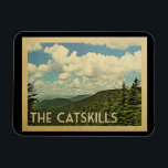 Catskills New York Vintage Travel Magneet<br><div class="desc">Het Catskills New York ontwerp in Vintage Travel stijl met een enorm natuur landschap uitzicht met bomen en bergen.</div>