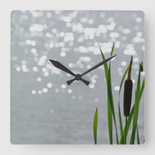 Cattail voor het meer vierkante klok