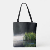 Cattails in de mist op een vijver Natuur Tote Bag (Achterkant)