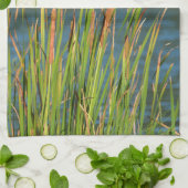 Cattails op Lake Waterfront Photographic Theedoek (Gevouwen)