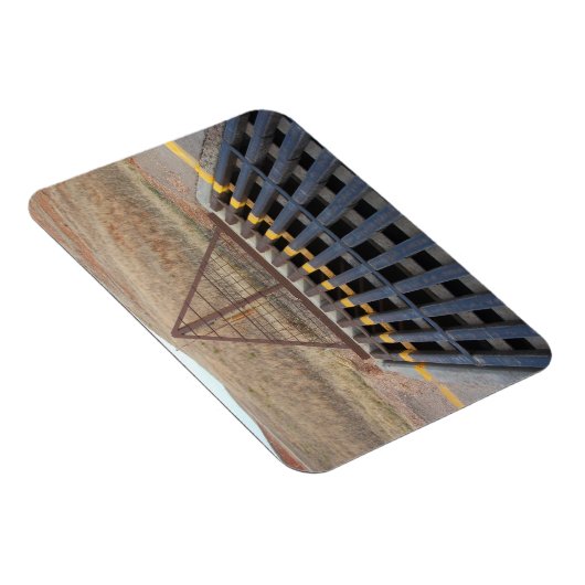 Cattle Grate Across Gravel Road. Wyoming, Western Magneet (Rechterzijde)