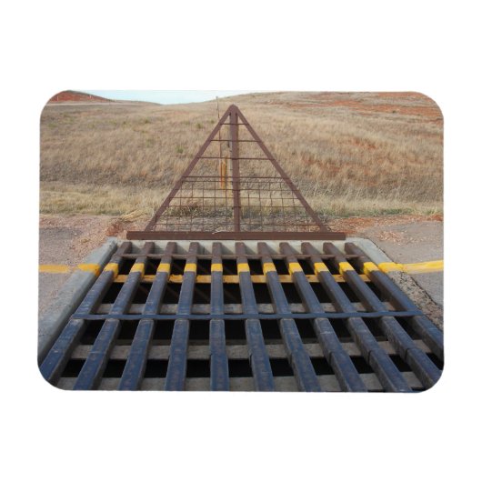 Cattle Grate Across Gravel Road. Wyoming, Western Magneet (Horizontaal)