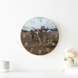 Cattle on the Loose: Highland Koeien Tarwe Heist Grote Klok