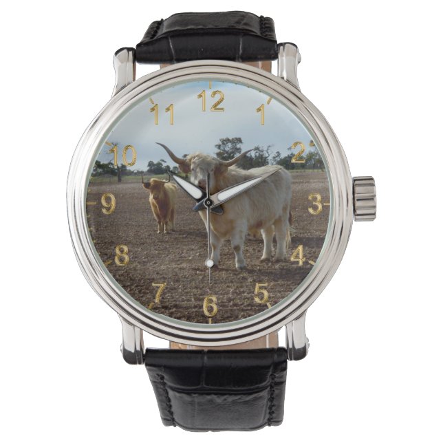 Cattle on the Loose: Highland Koeien Tarwe Heist Horloge (Voorkant)