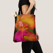 Cattleya Orchid Portrait Tote Bag (Dichtbij)