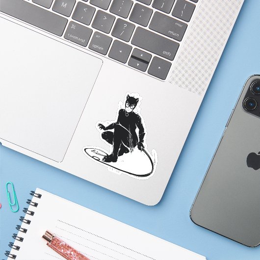 Catwoman Ink Brush Pose Sticker (Laptop met iPhone)