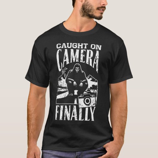 Caught On Camera Finally Funny Bigfoot Sasquatch G T-shirt (Voorkant)