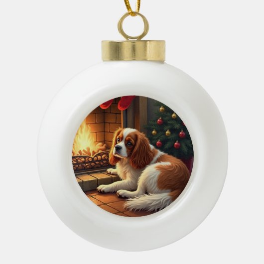 Cavalier King Charles by the Fireplace Christmas Keramische Bal Ornament (Voorkant)