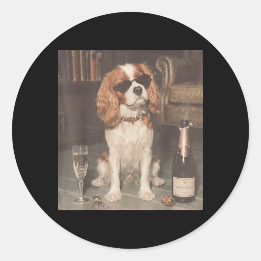Cavalier King Charles drinkt champagne grappig Ronde Sticker (Voorkant)
