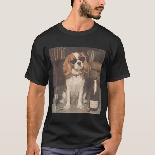 Cavalier King Charles drinkt champagne grappig T-shirt (Voorkant)