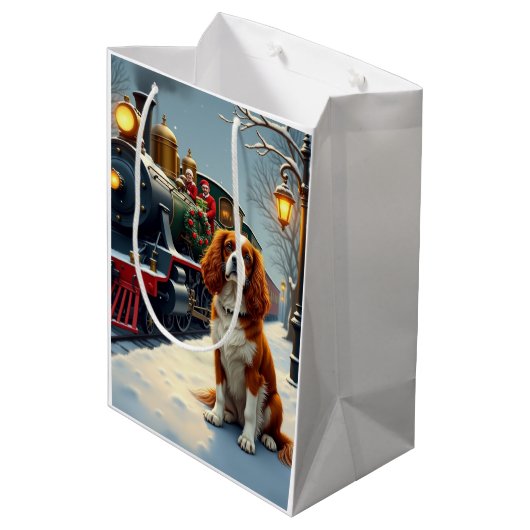 Cavalier King Charles Spaniel Christmas Train Medium Cadeauzakje (Achterkant Gekanteld)