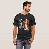 Cavalier King Charles Spaniel Het leven is beter m T-shirt (Voorkant volledig)