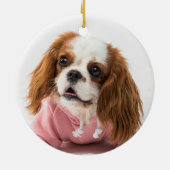 Cavalier King Charles Spaniel in roze jas Keramisch Ornament (Achterkant)