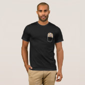 Cavalier King Charles Spaniel In The Breast Pocket T-shirt (Voorkant volledig)