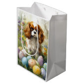 Cavalier King Charles Spaniel met paaseieren Medium Cadeauzakje (Achterkant Gekanteld)