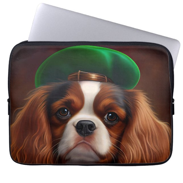 Cavalier King Charles Spaniel op St. Patrick's Day Laptop Sleeve (Voorkant)