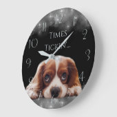 Cavalier King Charles Spaniel personaliseert Grote Klok (Hoek)