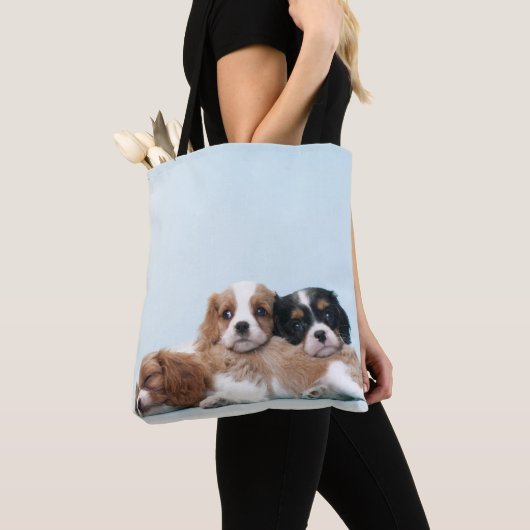 Cavalier King Charles Spaniel Puppies Tote Bag (Dichtbij)
