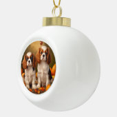 Cavalier King Charles Spaniel Puppy Herfst Pompoen Keramische Bal Ornament (Rechts)