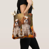 Cavalier King Charles Spaniel Puppy Herfst Pompoen Tote Bag (Dichtbij)