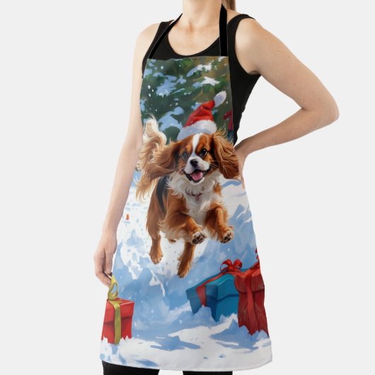 Cavalier King Charles Spaniel Sneeuw met Kerstmis Schort (Insitu)