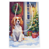 Cavalier King Charles Spaniel Snowy Christmas Medium Cadeauzakje (Voorkant)