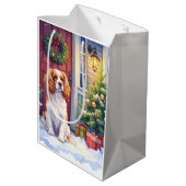 Cavalier King Charles Spaniel Snowy Christmas Medium Cadeauzakje (Achterkant Gekanteld)