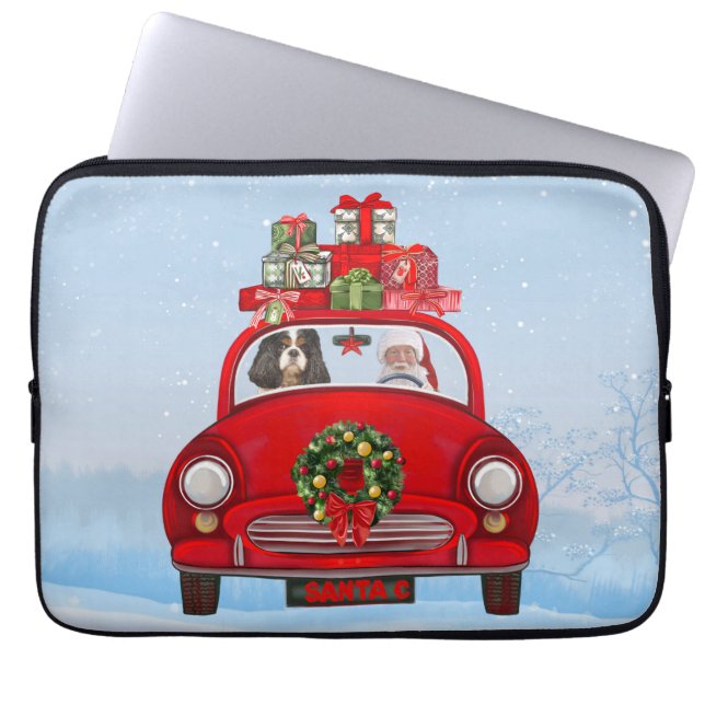 Cavalier King Dog in auto met kerstman Laptop Sleeve (Voorkant)