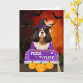 Cavalier King Dog in Halloween Truck Kaart (Gele Bloem)