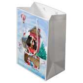 Cavalier King Dog in het sneeuwkersthondenhuis Medium Cadeauzakje (Achterkant Gekanteld)