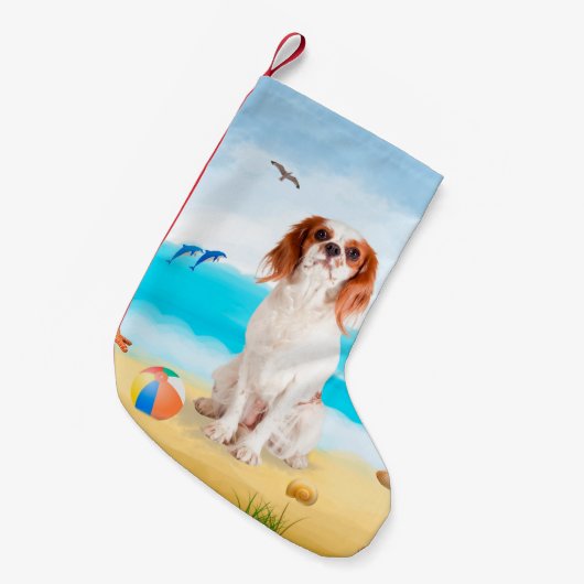 Cavalier King Dog op strand Kleine Kerstsok (Voorkant (Hangend))