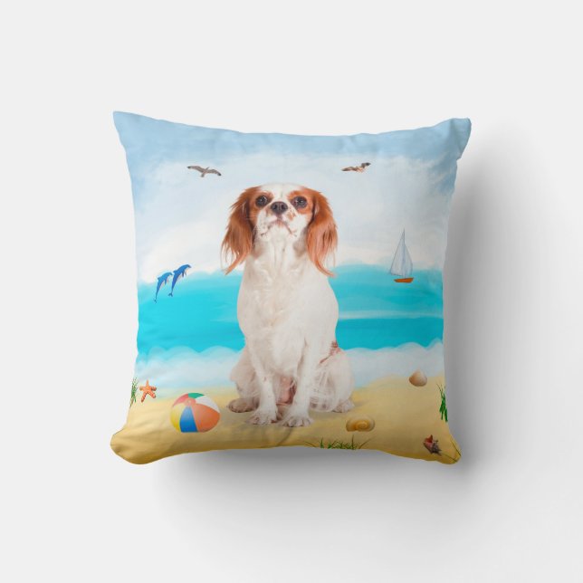 Cavalier King Dog op strand Kussen (Voorkant)