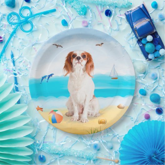 Cavalier King Dog op strand Papieren Bordje (Feest)