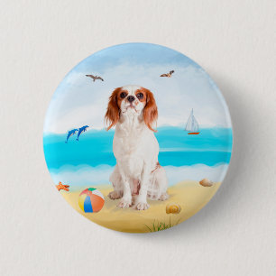 Cavalier King Dog op strand Ronde Button 5,7 Cm