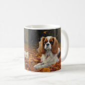 Cavalier King in de herfst laat Herfst inspireren Koffiemok (Voorkant rechts)